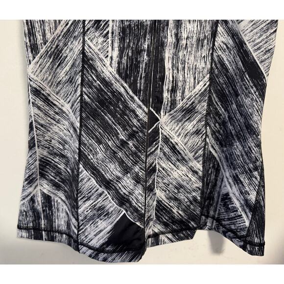 Lululemon Hot to Street tank Heatwave Open Criss-Cross back design purple. - Picture 9 of 9